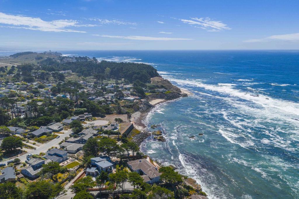 155 Reef Point Road Property Photo 3