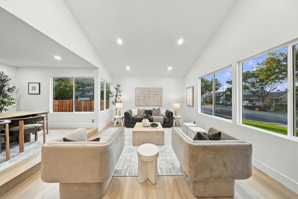 408 Curie Drive Property Photo 4