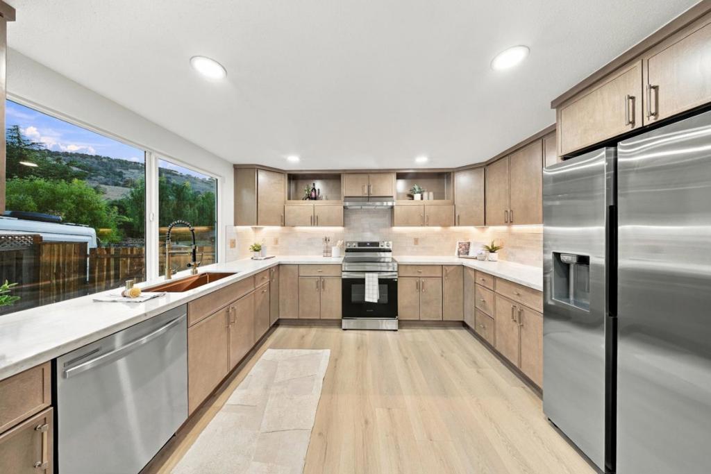 408 Curie Drive Property Photo 10