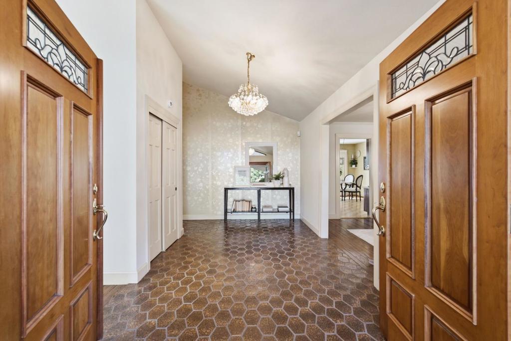1345 Lakeview Drive Property Photo 13