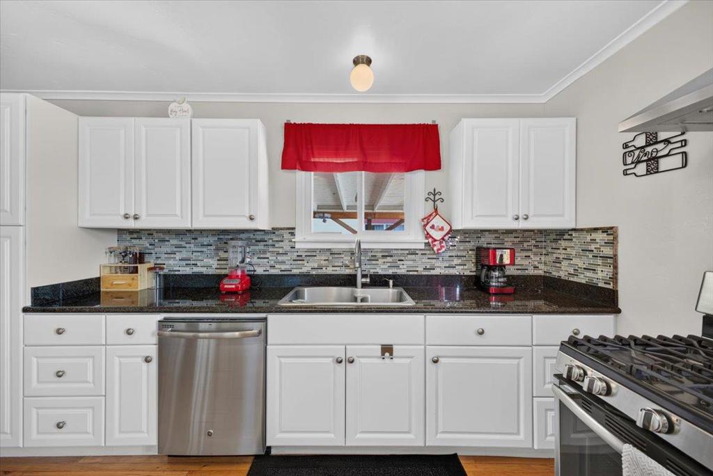 1177 Birch Avenue Property Photo 12