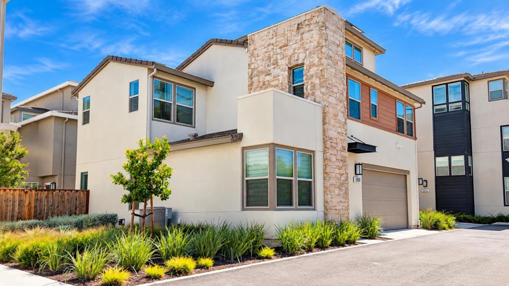5880 Silhouette Court Property Photo 1