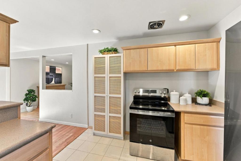 1377 Sprucewood Drive Property Photo 10