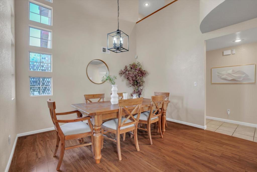 825 Foxwood Drive Property Photo 8