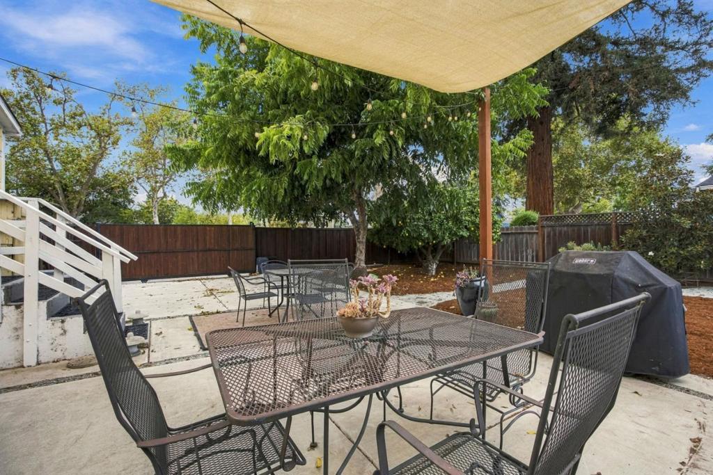 307 E 6th Street Property Photo 44