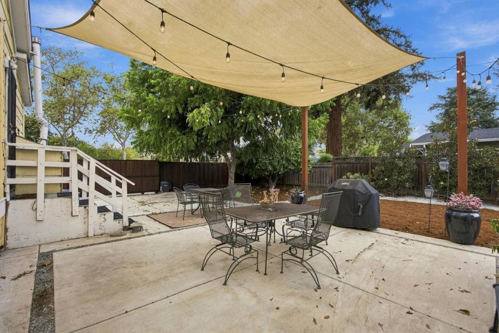 307 E 6th Street Property Photo 45