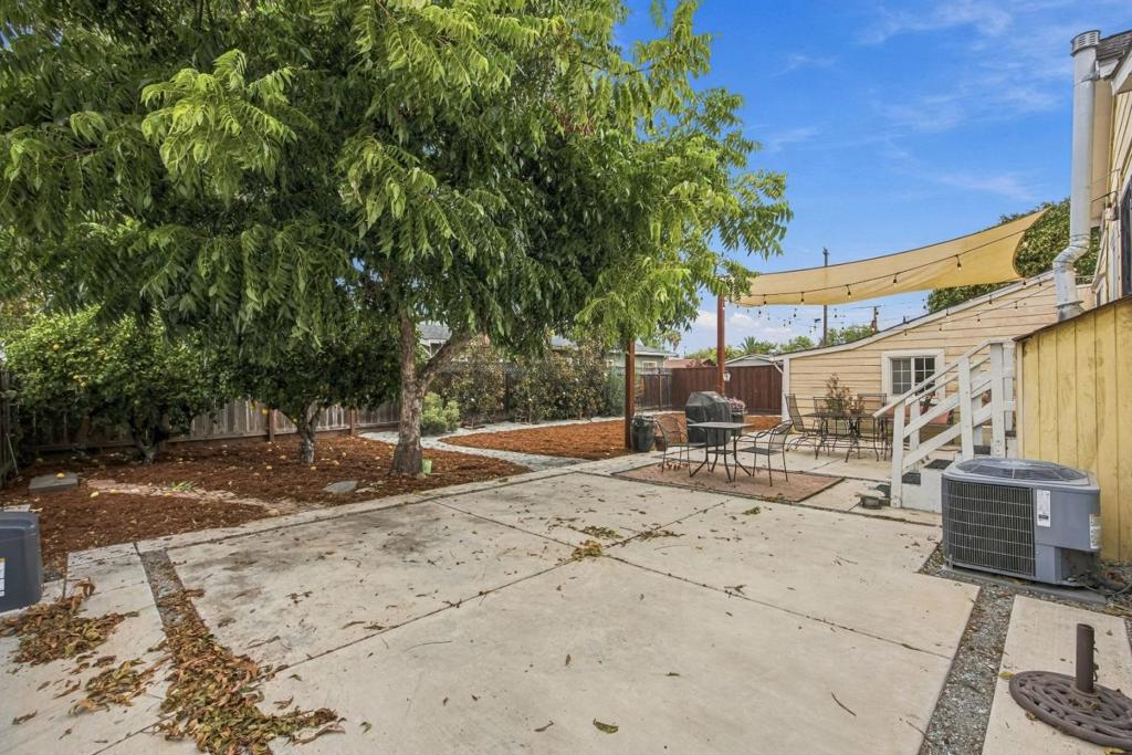 307 E 6th Street Property Photo 50