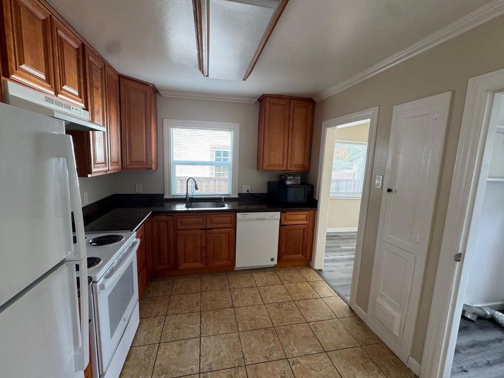 651 Waltermire Street Property Photo 2