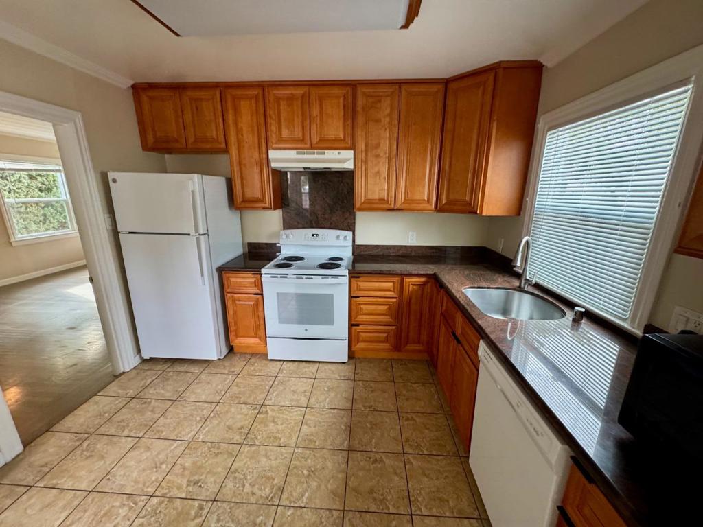 651 Waltermire Street Property Photo 3