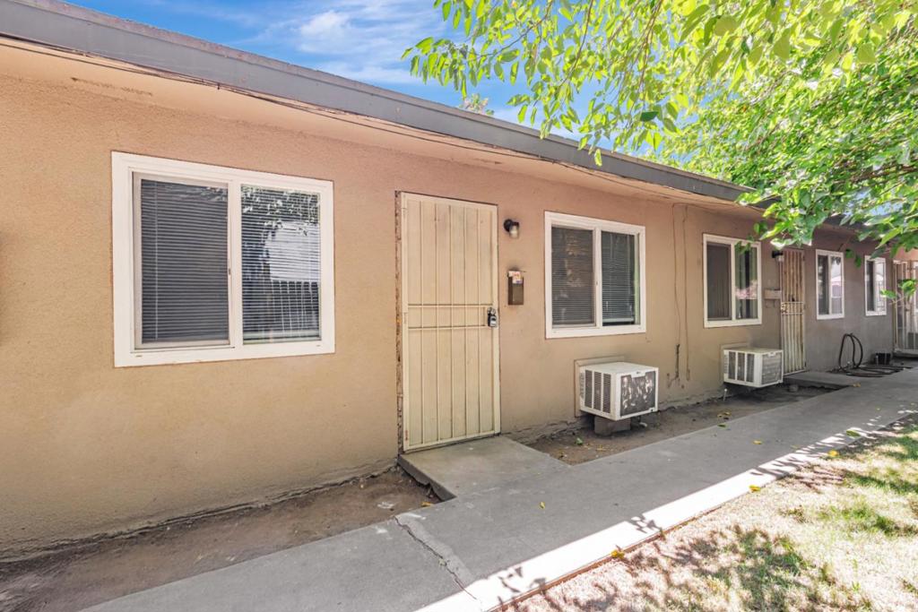 360 N Calaveras Street Property Photo 4