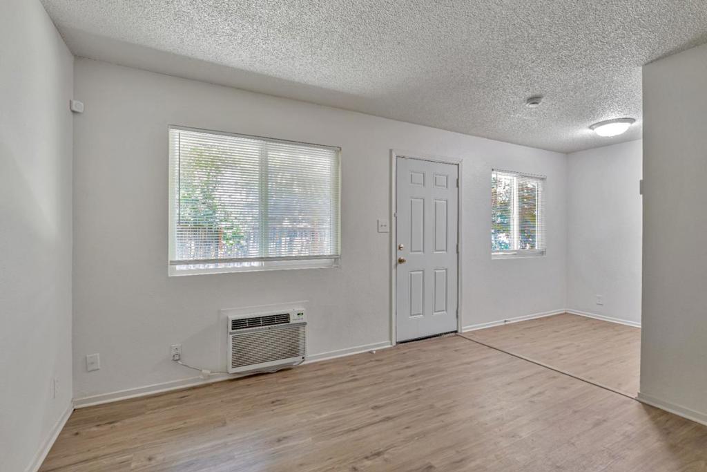 360 N Calaveras Street Property Photo 6