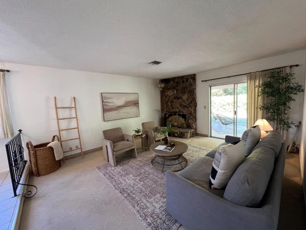7049 Reichmuth Way Property Photo 4