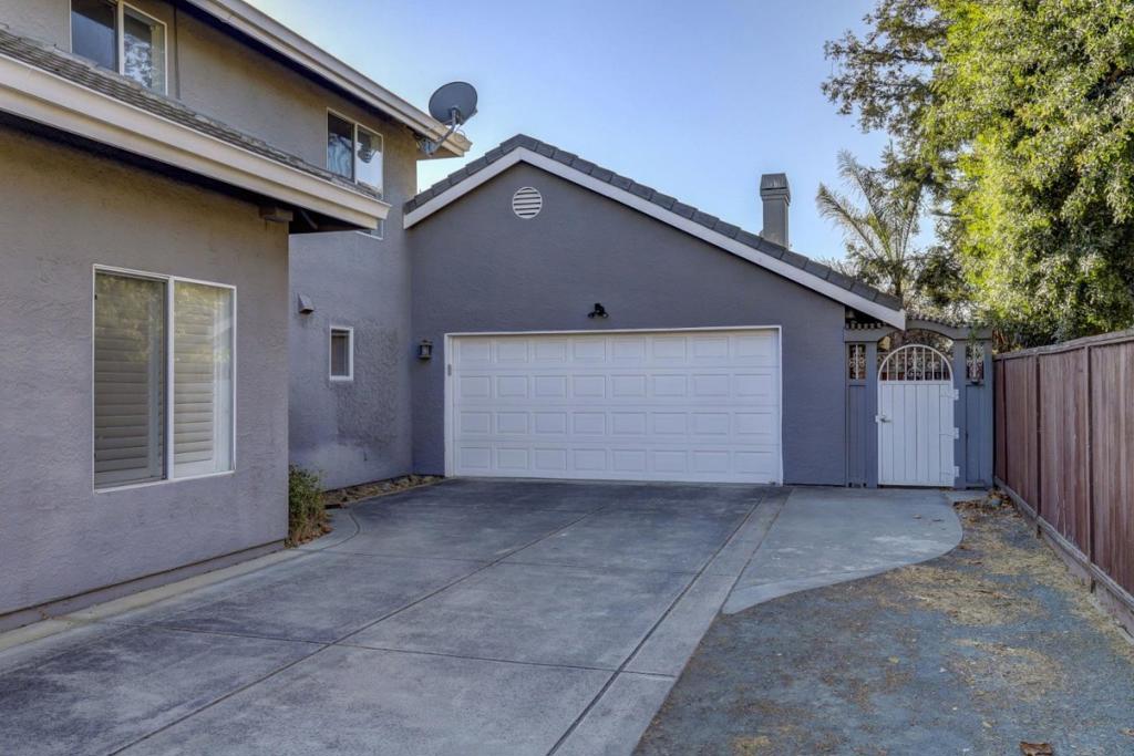 726 San Cristoval Court Property Photo 3