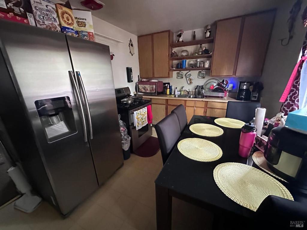 2721 Victoria Drive Property Photo 6