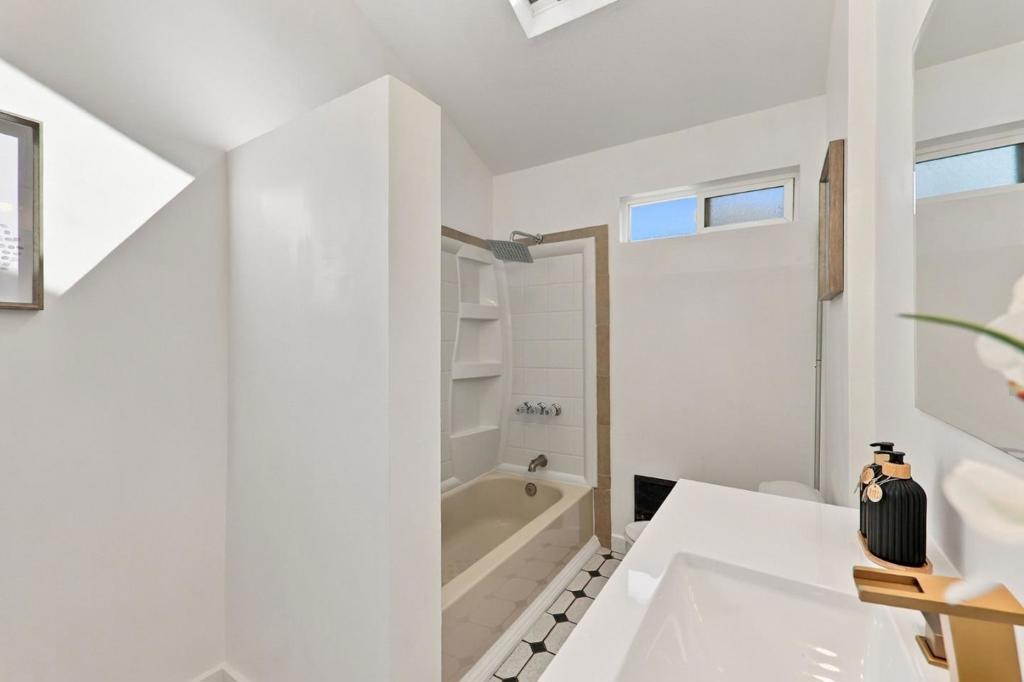 2504 Spring Street Property Photo 21