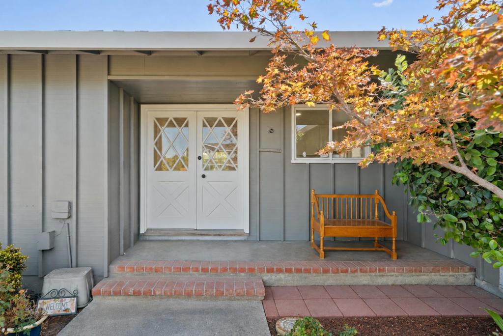 1951 Memorial Drive Property Photo 2