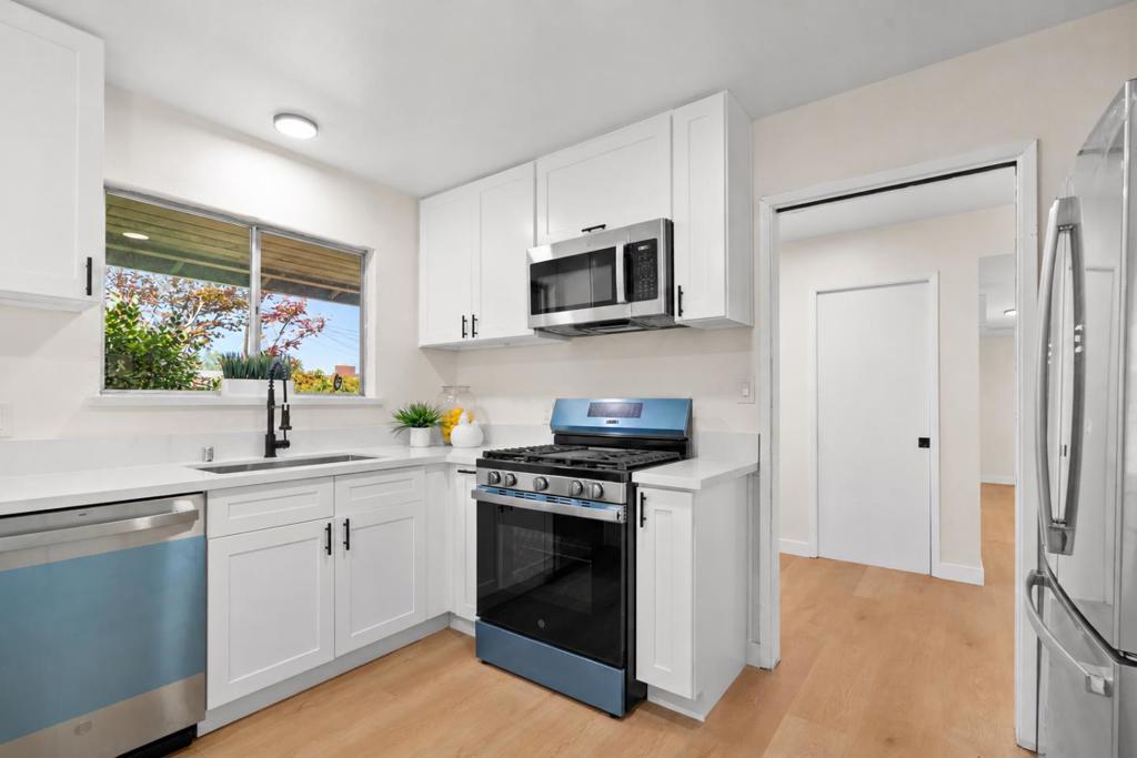1951 Memorial Drive Property Photo 14