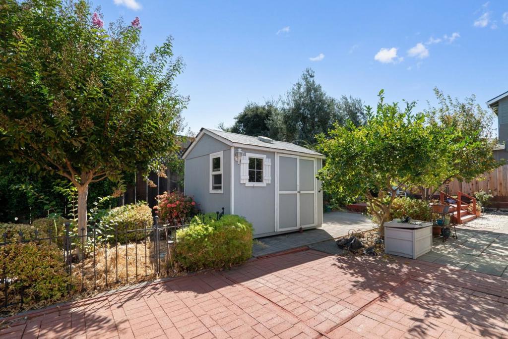 1951 Memorial Drive Property Photo 36