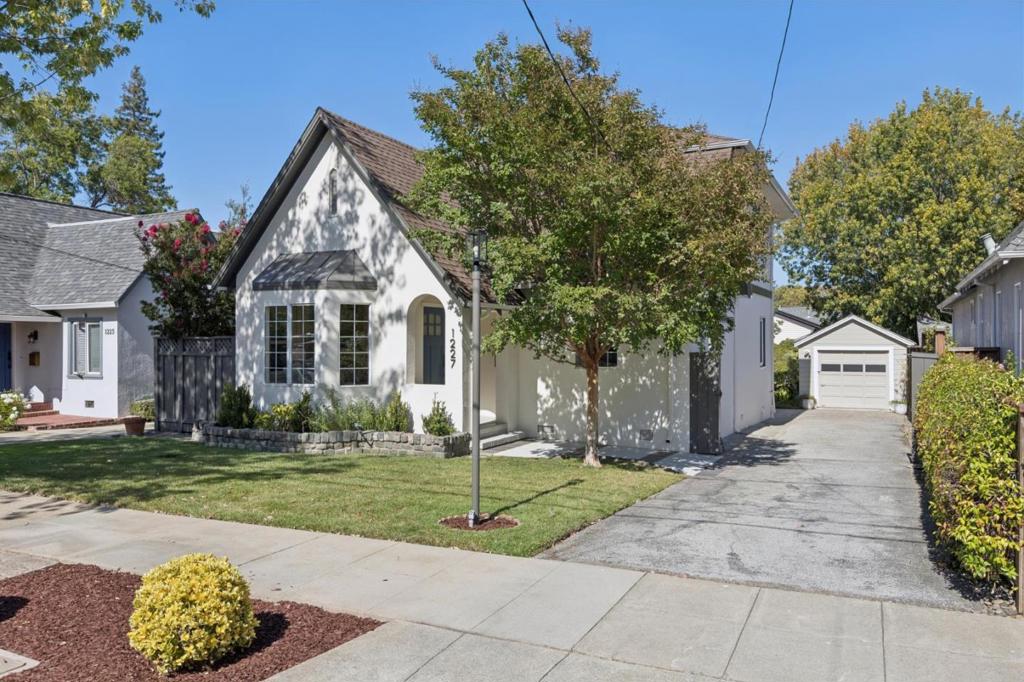 1227 Rhus Street Property Photo 2