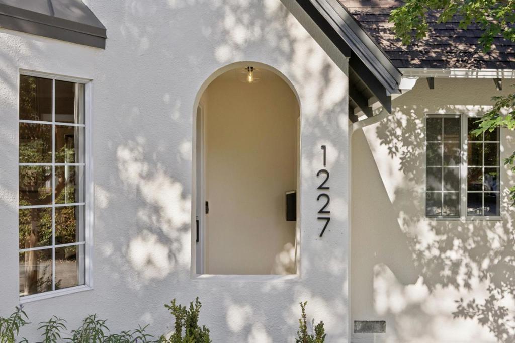 1227 Rhus Street Property Photo 3