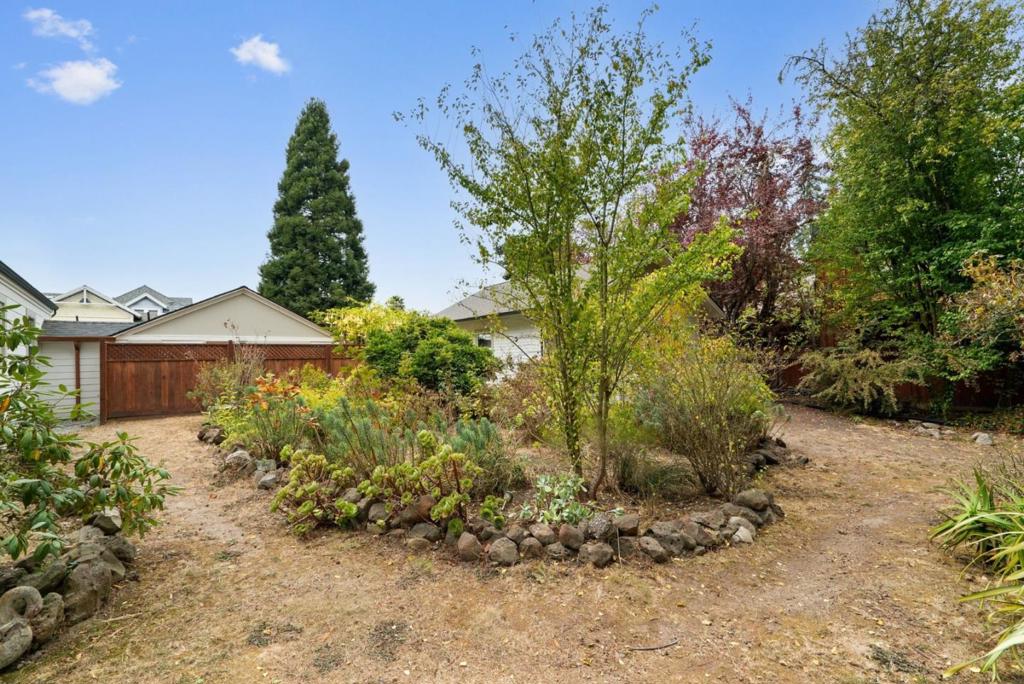 402 Bernal Street Property Photo 43