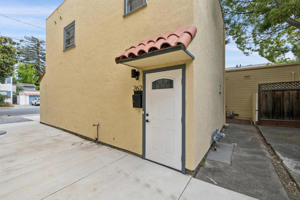 252262 Everett Avenue Property Photo 7