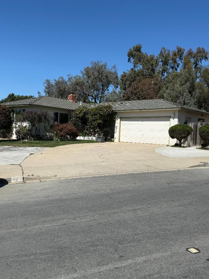 2 Perez Circle Property Photo 1