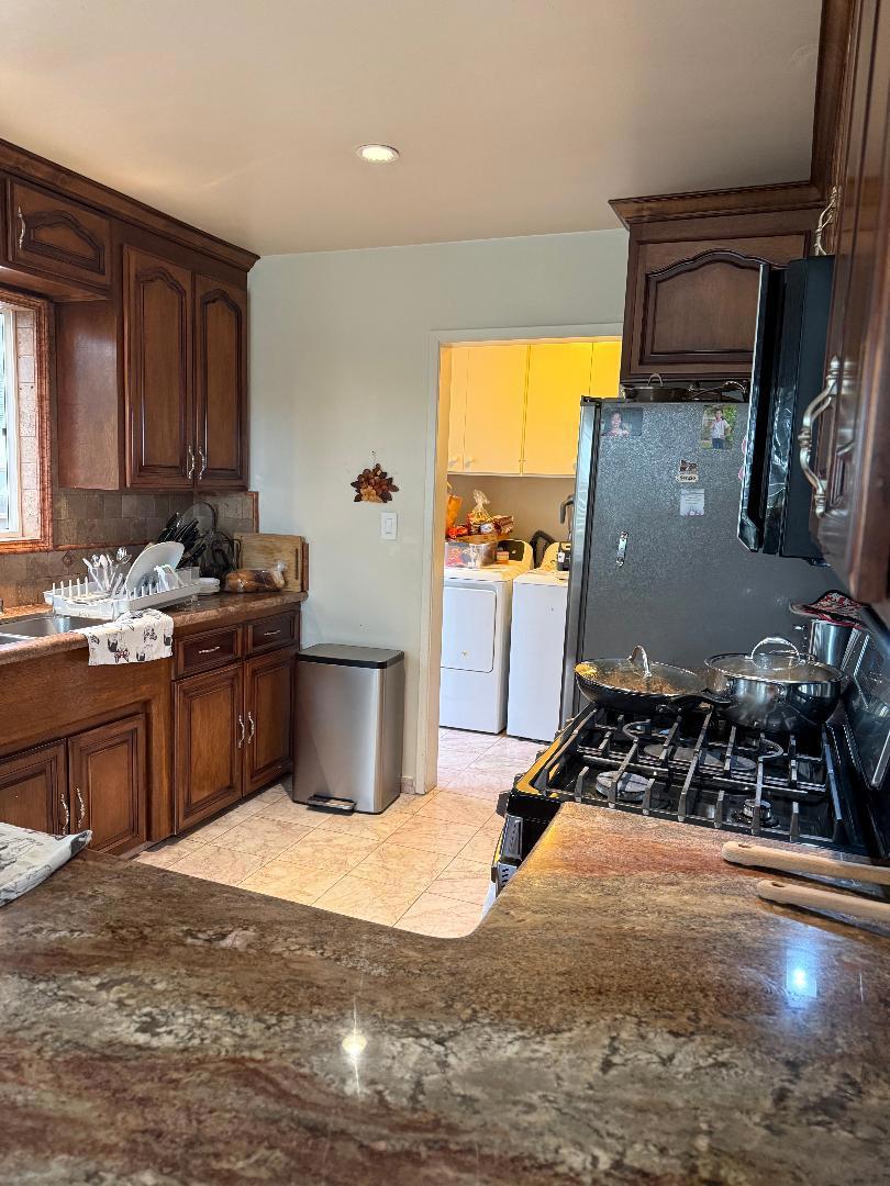 2 Perez Circle Property Photo 4
