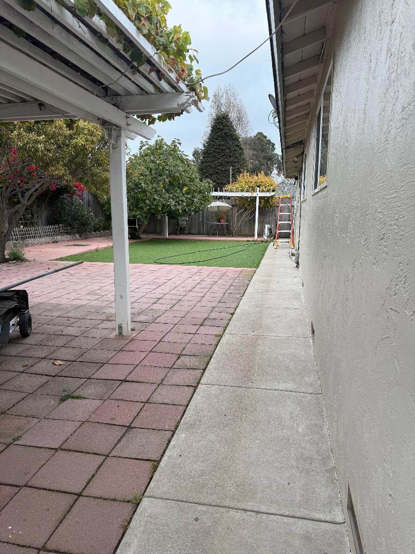 2 Perez Circle Property Photo 6