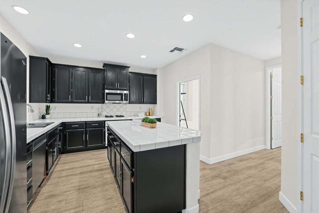 1886 Zurlo Way Property Photo 8