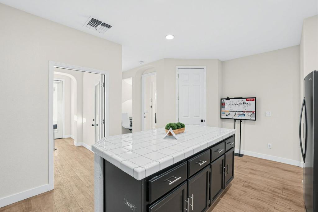1886 Zurlo Way Property Photo 13