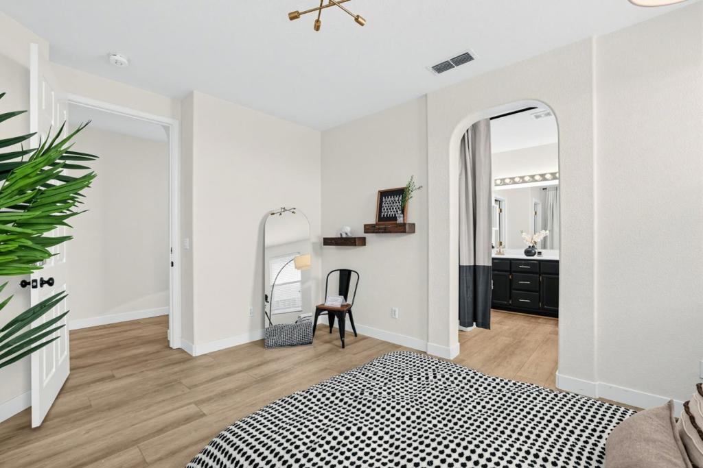 1886 Zurlo Way Property Photo 18
