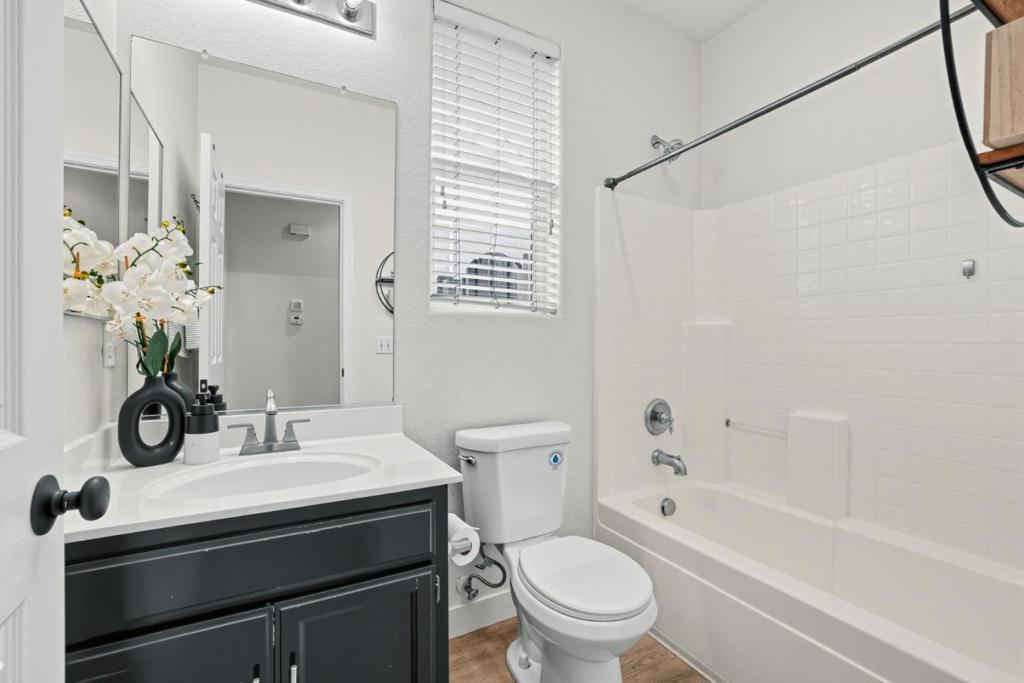 1886 Zurlo Way Property Photo 27