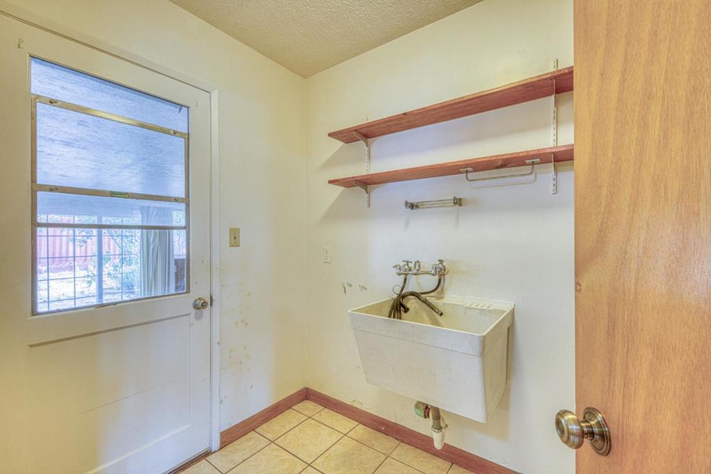 875 Suiter Street Property Photo 11