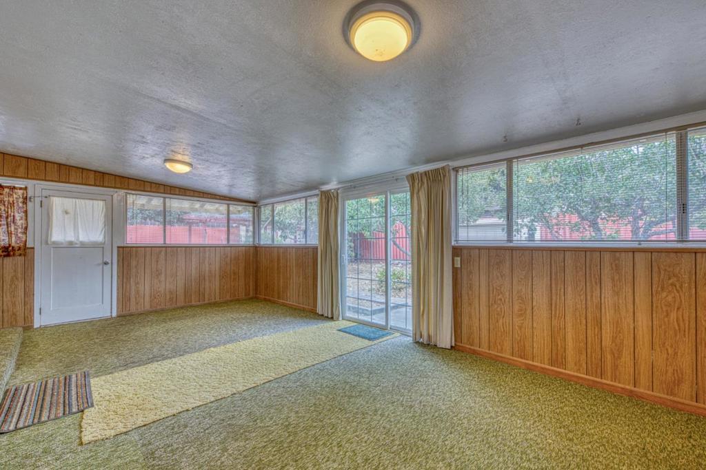 875 Suiter Street Property Photo 14