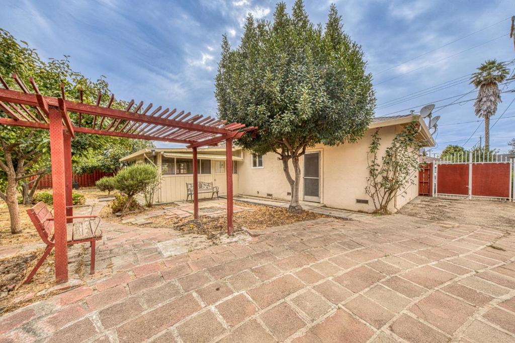 875 Suiter Street Property Photo 28