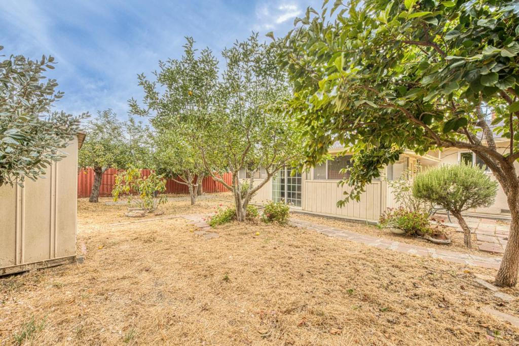875 Suiter Street Property Photo 32
