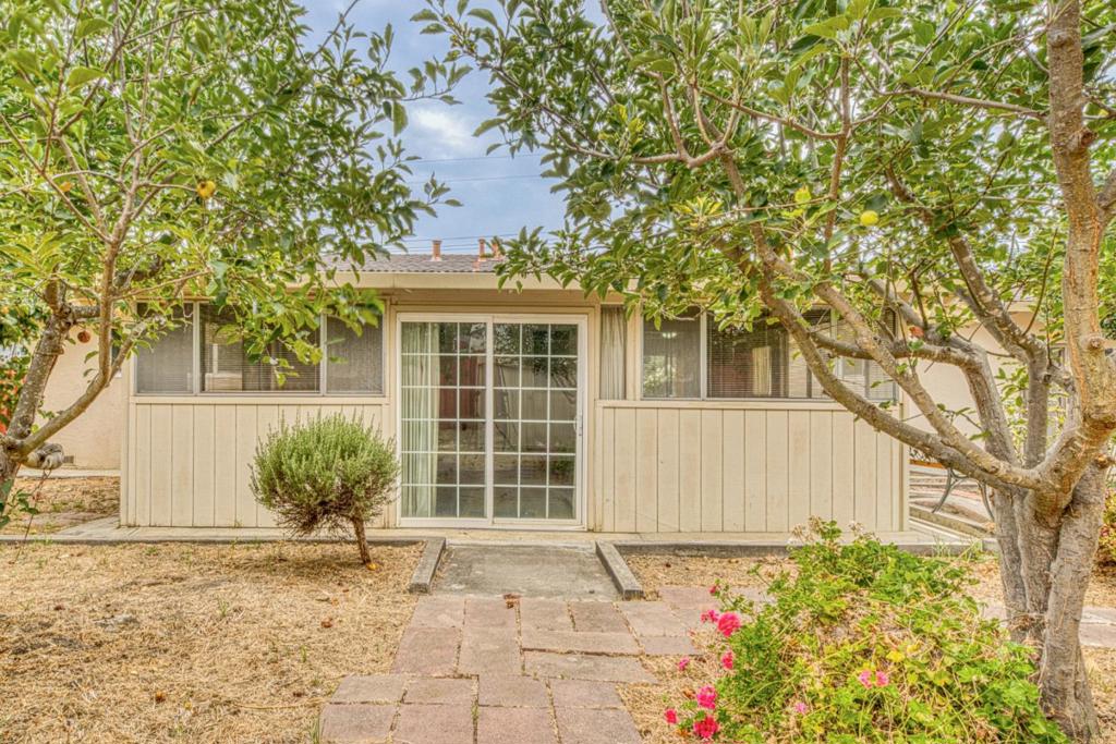 875 Suiter Street Property Photo 33