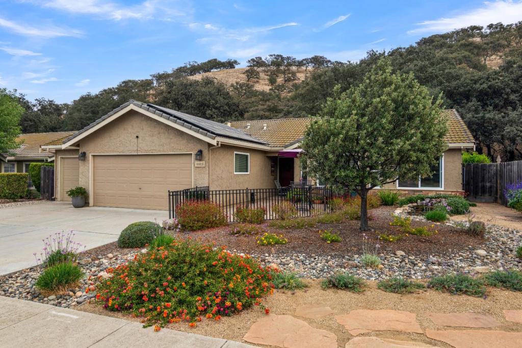 46405 Pine Meadow Place Property Photo 1