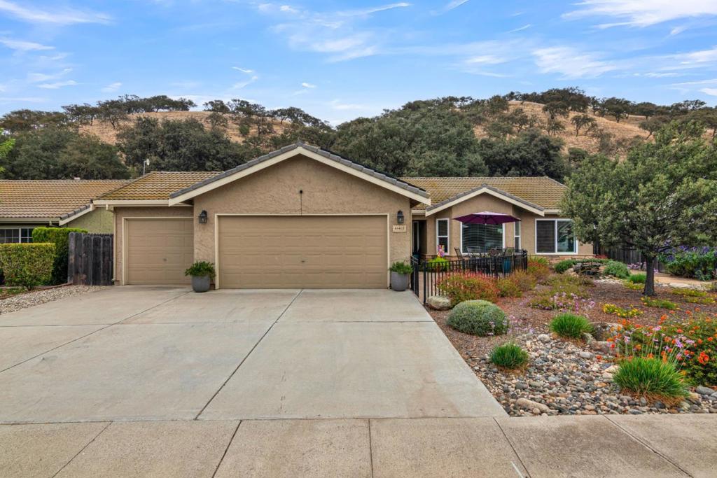 46405 Pine Meadow Place Property Photo 2