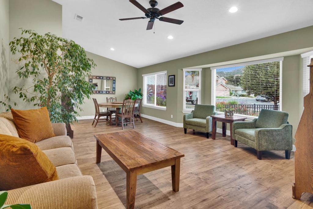 46405 Pine Meadow Place Property Photo 5