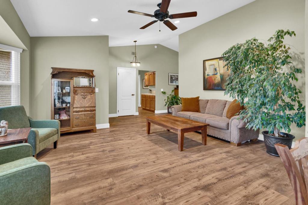 46405 Pine Meadow Place Property Photo 6