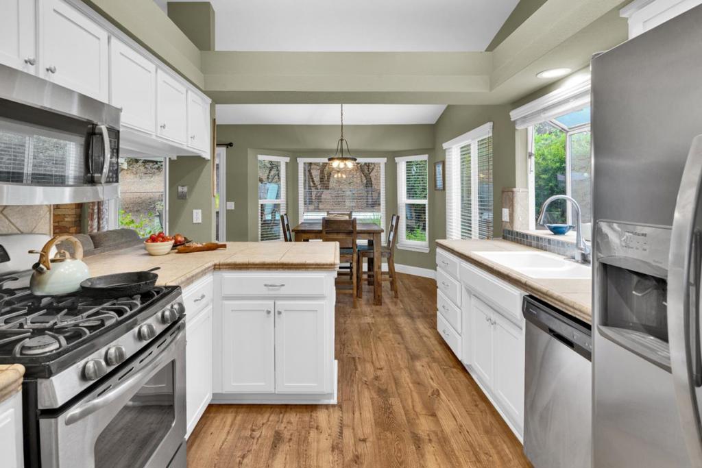 46405 Pine Meadow Place Property Photo 8