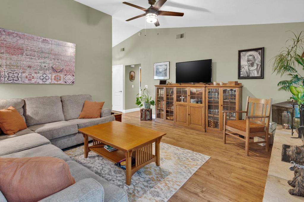 46405 Pine Meadow Place Property Photo 12