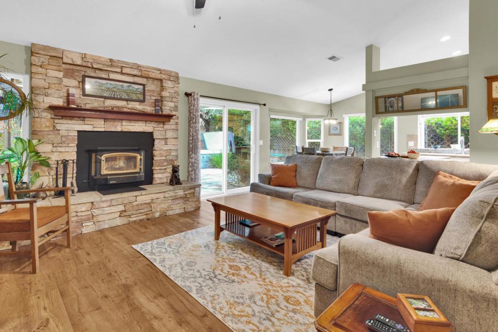 46405 Pine Meadow Place Property Photo 14
