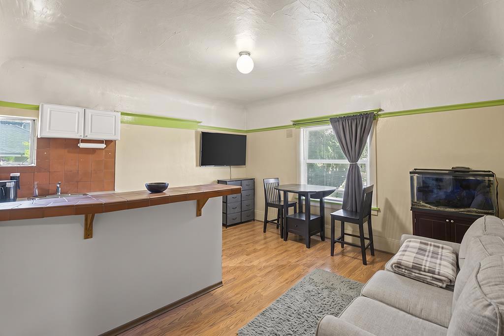 320330 Athol Avenue Property Photo 41