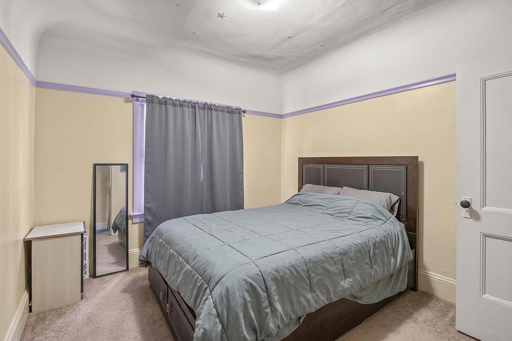 320330 Athol Avenue Property Photo 42