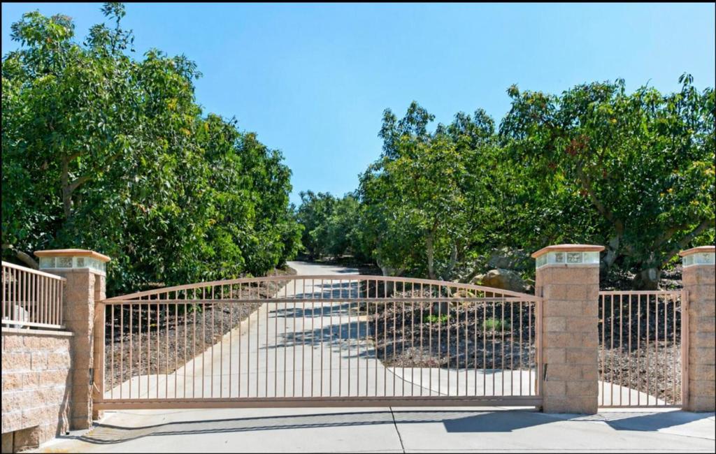 1629 Wild Acres Road Property Photo 3