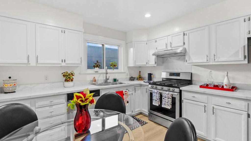 230 Curtis Street Property Photo 14