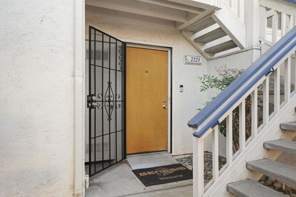 2223 Summereve Court Property Photo 4